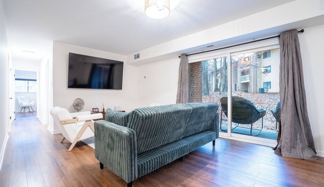 Cozy Condo In Central Location