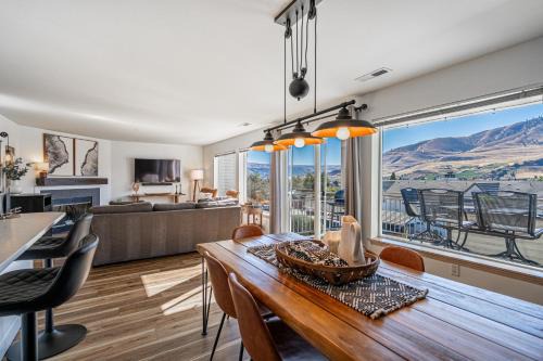 Cozy Condo in Chelan with Balcony & Views