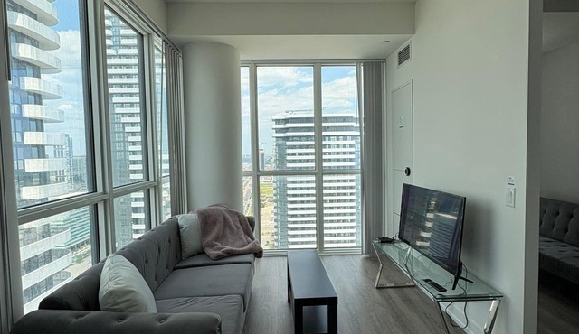Cozy Condo in Downtown Vaughan