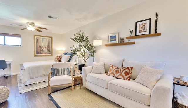 Cozy Condo in Historic Hyde Park