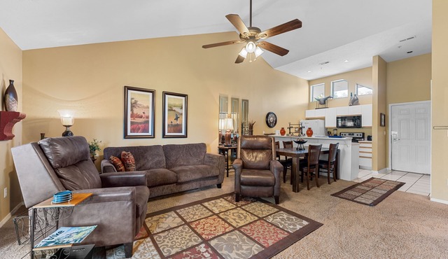 Cozy Condo In the Heart of Branson! This Unit is Perfect for a Relaxing Vacay