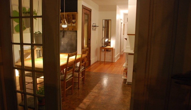 Cozy condo in Upper Town with parking and 2 balconies