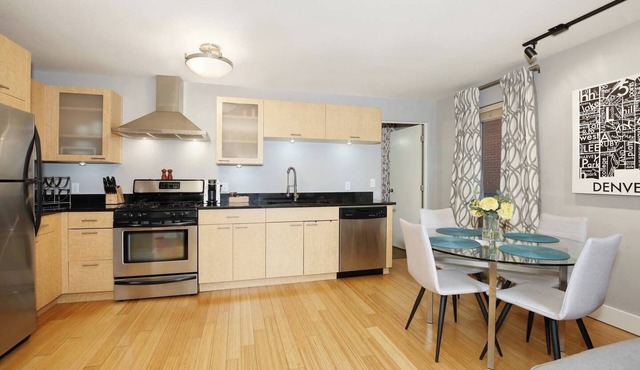 Cozy Condo in West Highlands quiet historic neighborhood. Home away from home!