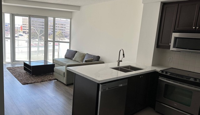 Cozy condo living in the Heart of Mississauga