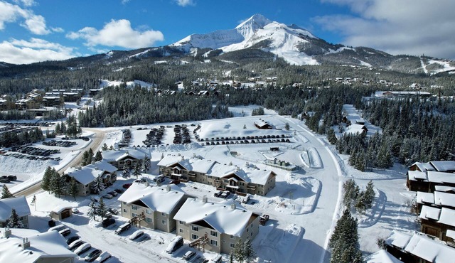Cozy Condo Located Minutes from the Biggest Skiing in America
