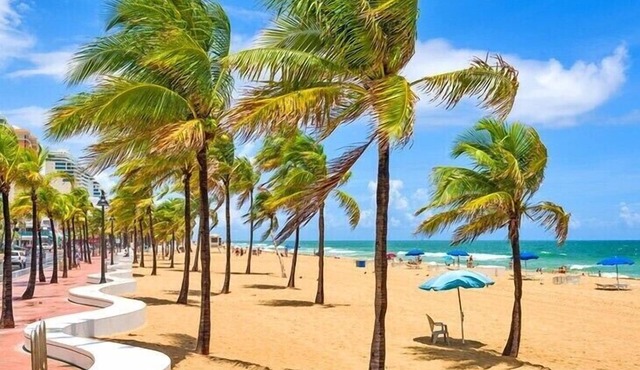 Cozy condo mins from mall, beach, casino, airport