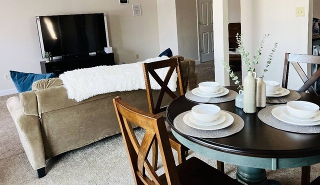 Cozy Condo minutes from quaint downtown.