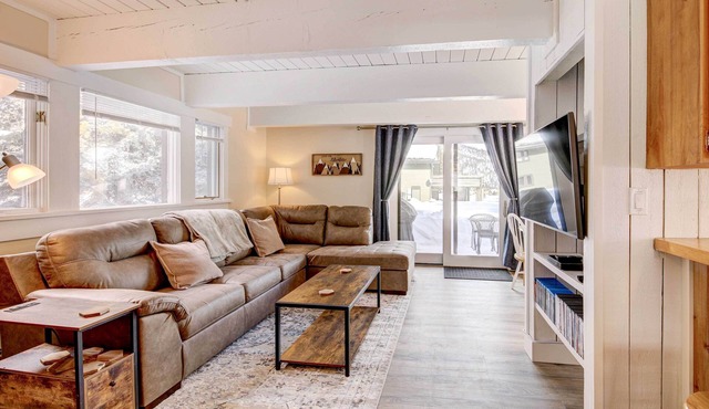 Cozy Condo Near Golf, 7 Mi to Big Sky Resort!
