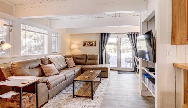 Cozy Condo Near Golf, 7 Mi to Big Sky Resort!