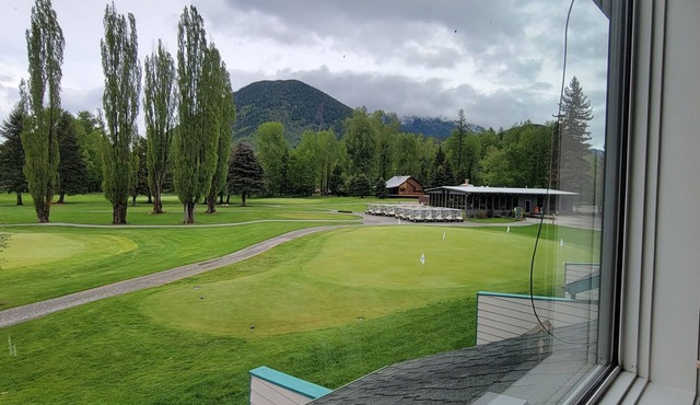 Cozy condo on Glacier View Golf Course, 1 mi to Glacier National Park