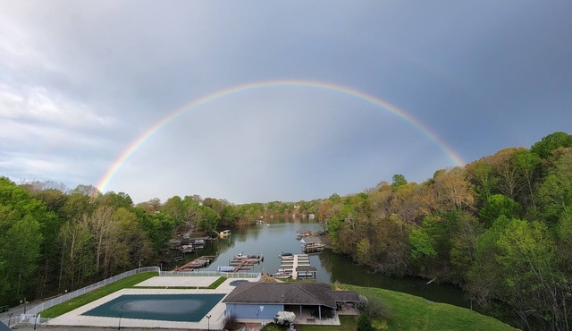Cozy condo on Smith Mountain Lake