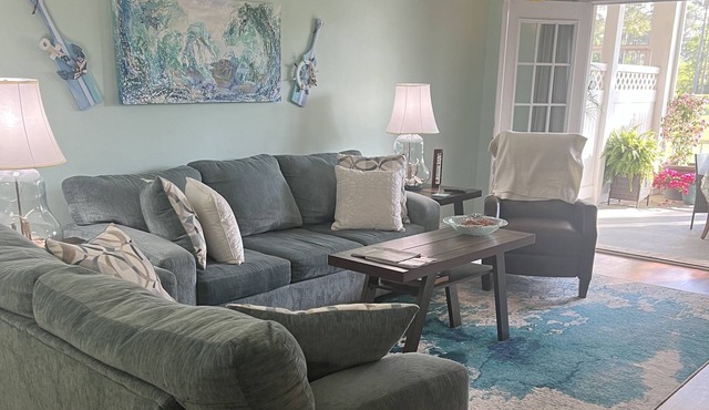 Cozy condo On the Greens