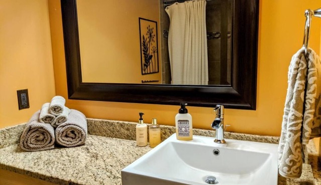 Cozy condo perfectly located in resort/golf course. Minutes from Brundage/McCall