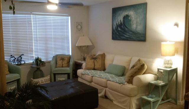 Cozy Condo Retreat.Close to Beaches/Disney/NASA.Tranquil Large Pool/Jacuzzi area
