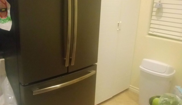 Cozy condo room close to everything walking distance to John Wayne airport