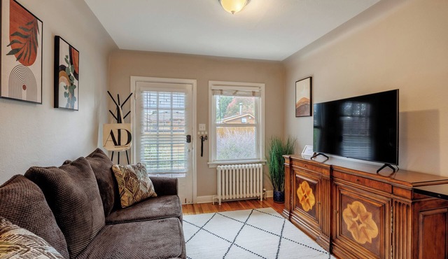 Cozy Condo steps from Sloan's Lake in Denver.n2 bedrooms-1 bed