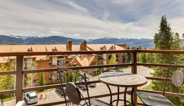 Cozy Condo w/Balcony & Mtn View in Silverthorne!