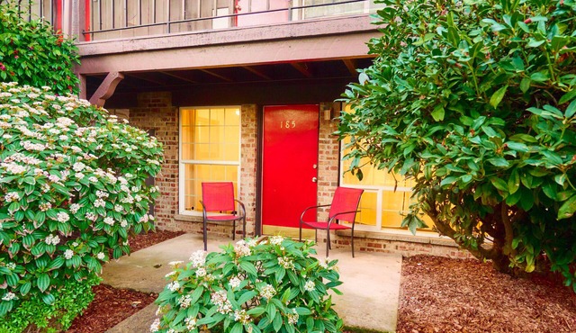 Cozy Condo w/King Bed Near SeaTac Airport