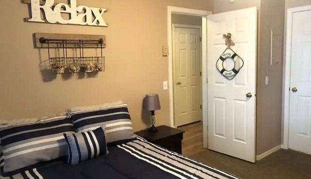 Cozy Condo w/pool & gym in prime McCall location