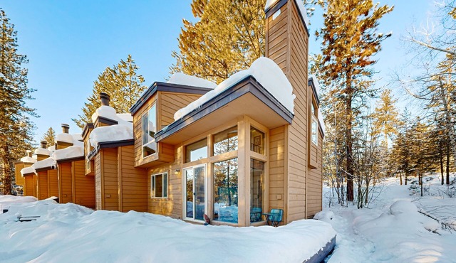 Cozy Condo with Deck, Wood Fireplace - Easy Access to Golf and the Slopes