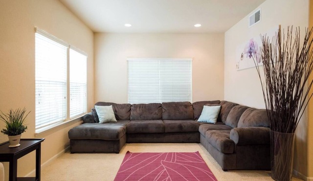 Cozy Condo with Lots Nearby - Bedroom 1 - Females Only