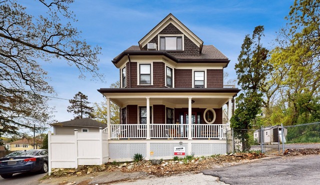 Cozy Condo with Pet-Friendly Vibes, WiFi, Full Kitchen, and a Scenic Balcony