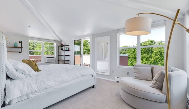 Cozy condo with sunny rooftop Patio -Perfect outdoor Oasis in Heart of Boulder