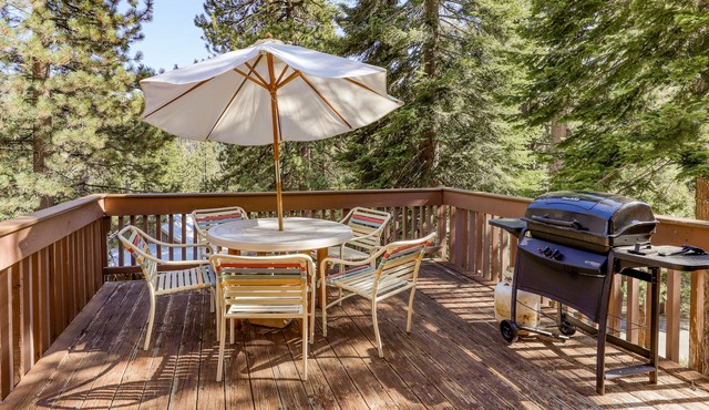 Cozy Condo with WiFi, Pool & Hot Tub - Near the Huntington Lake Marina
