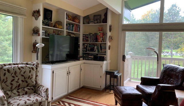 Cozy Condominium with Great Stowe Mountain Resort Location