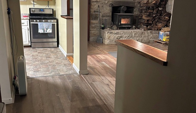 Cozy Connection near downtown Warren