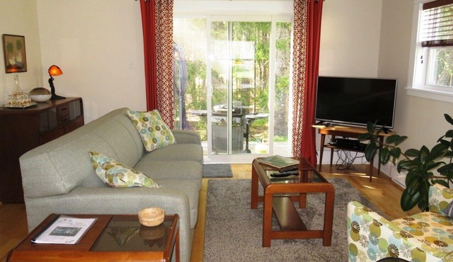 Cozy Contemporary Cottage 10 mins to beach