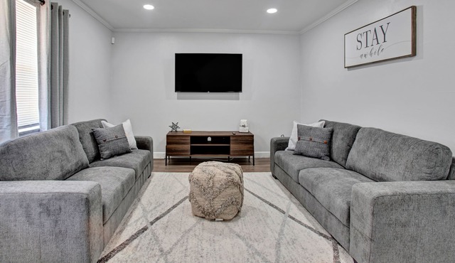 Cozy contemporary townhome along the coast -