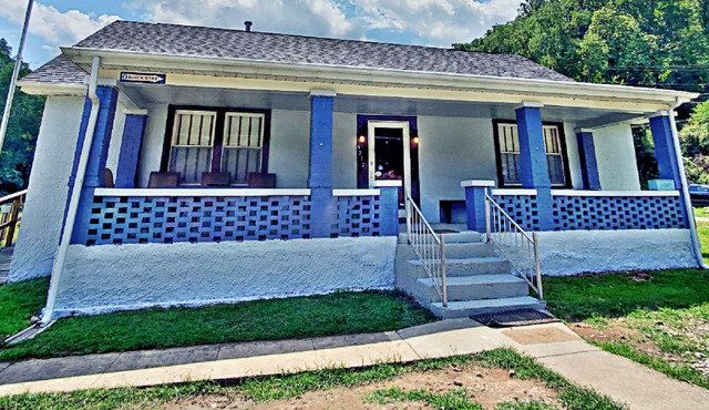 Cozy & Convenient - 20 Minutes to Charleston WV