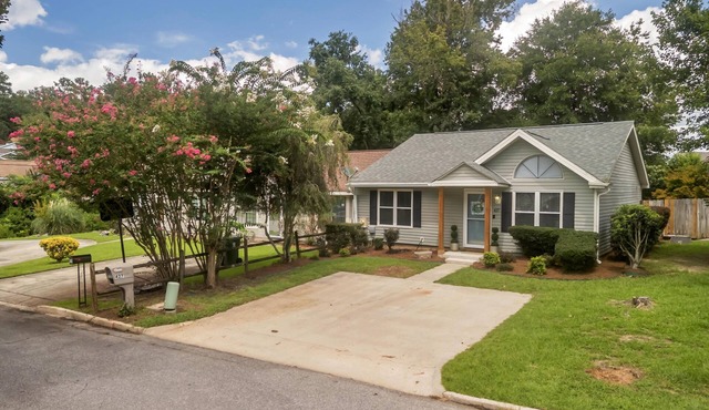 Cozy & Convenient 2BR/2BA Townhome