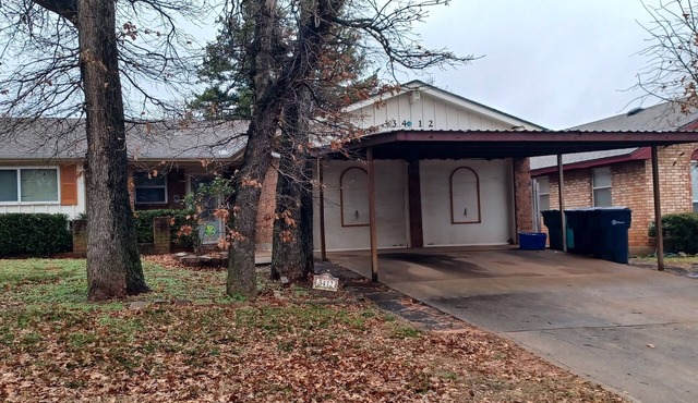"Cozy & Convenient 3-Bedroom Home in SEOKC – Ideal for Traveling Professionals!"