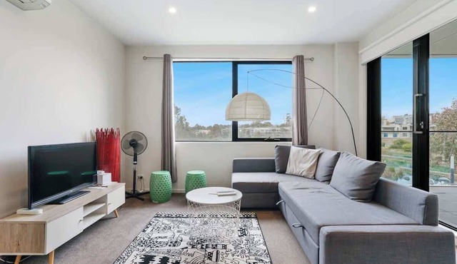 Cozy & Convenient Bundoora Apt withparking