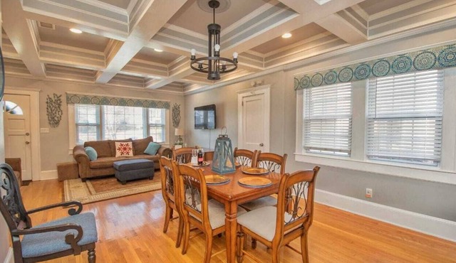 Cozy & Convenient | Deck,WiFi,NearAirport&Downtown