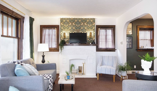 Cozy, Convenient Getaway 3Bd2Ba dog-friendly home in wonderful Akron, OH