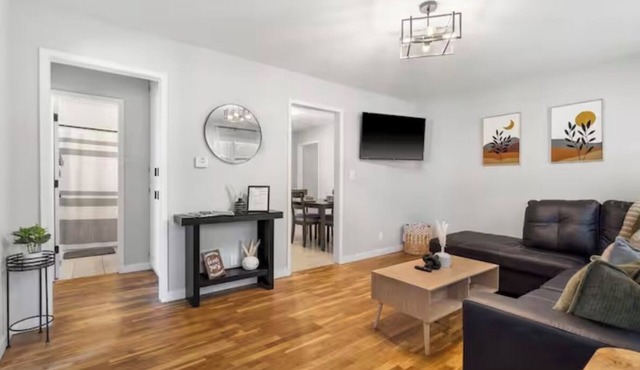 Cozy&Convenient Modern Home Private Fenced Yard