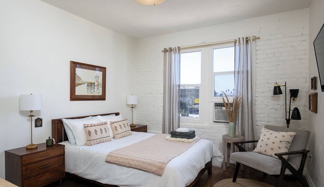 Cozy & Convenient Studio in the Heart of DTLA!