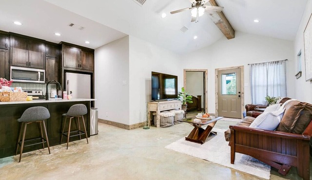 Cozy & Convenient w/2 BR & 2 BA