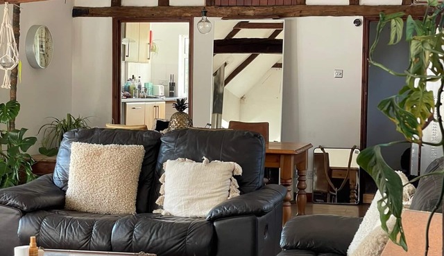 Cozy converted millking barn in the weald of Kent, 50mins from Central London