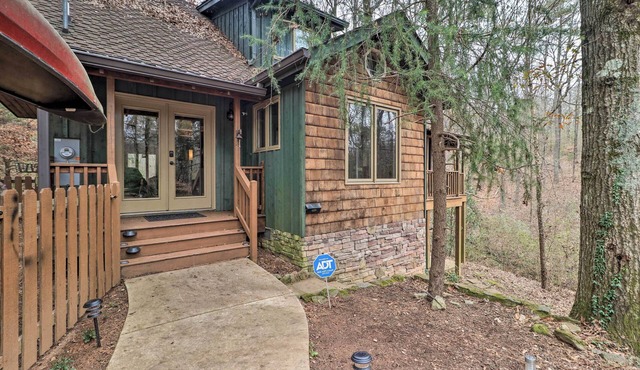 Cozy Conyers Cabin w/Fireplace & Pool Table!
