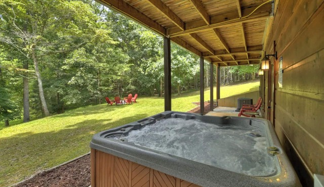 Cozy Coosawattee cabin with a fire pit! - Cardinal Cabin