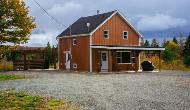 Cozy Copper Cabin - 10 mins from Truro NS
