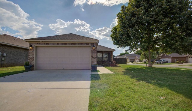 Cozy Corner <7 miles from Toyota Field and Redstone Arsenal - family-friendly!