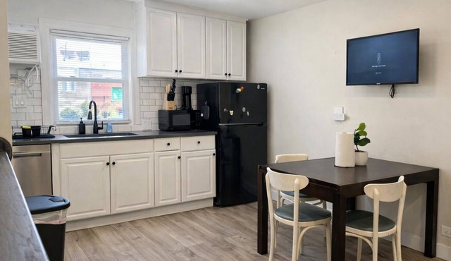 Cozy Corner: Charming 1BR with WiFi