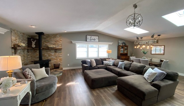 Cozy Corner Cottages-3 Bedroom House Rental