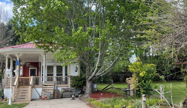 Cozy corner getaway in the mountains-Minutes away from Helen,GA/GA Mt Fairground