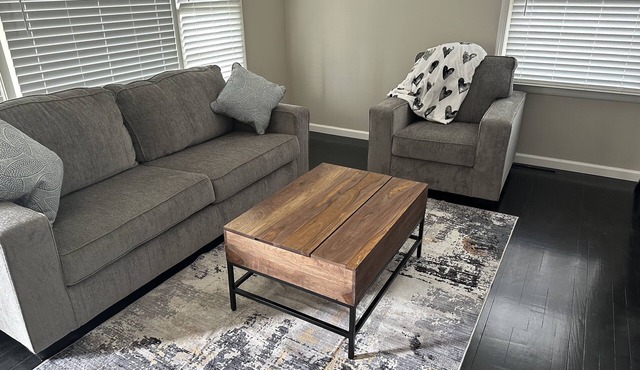 Cozy Corner House 9 min walk from Indianapolis Motor Speedway!